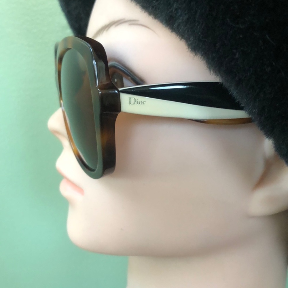 Christian Dior Sunglasses w Case